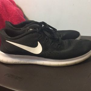 Women’s Nike Free Run Sneakers